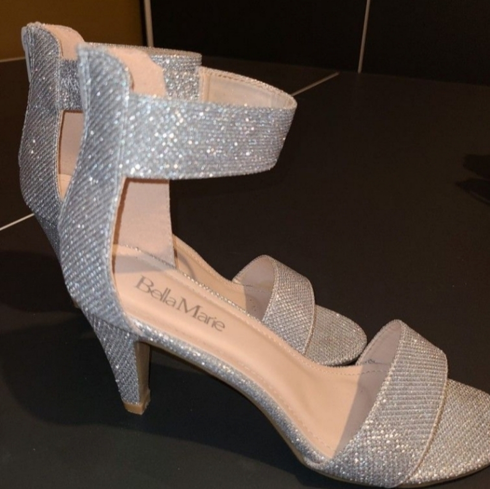 Bella Marie Silver Bling dress heels size 6.